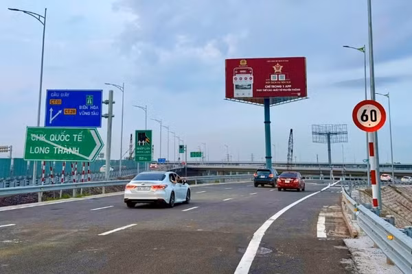 Nút giao Long Thành kết nối vào cao tốc Biên Hòa-Vũng Tàu. (Ảnh: VÕ LÊ)