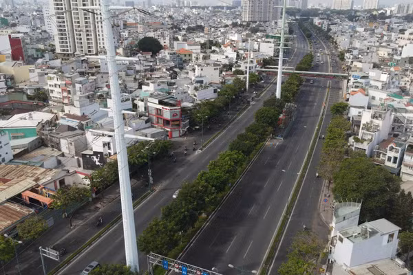 Đại lộ Phạm Văn Đồng, khu vực tuyến metro số 6 Tân Sơn Nhất-Phú Hữu sẽ đi dọc theo. (Ảnh: VÕ LÊ)