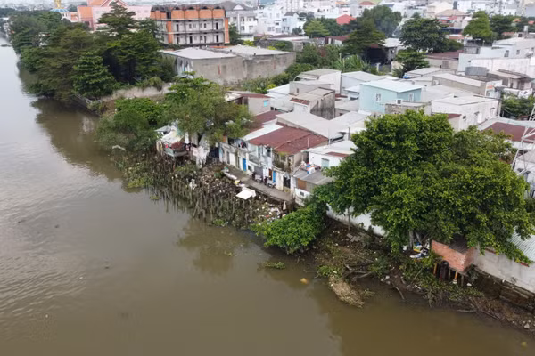Thành phố chi hơn 9.200 tỷ đồng đầu tư cải tạo hệ thống thoát nước, chỉnh trang rạch Bà Lớn - một trong bảy trục thoát nước chính của Thành phố Hồ Chí Minh (Ảnh: QUÝ HIỀN)