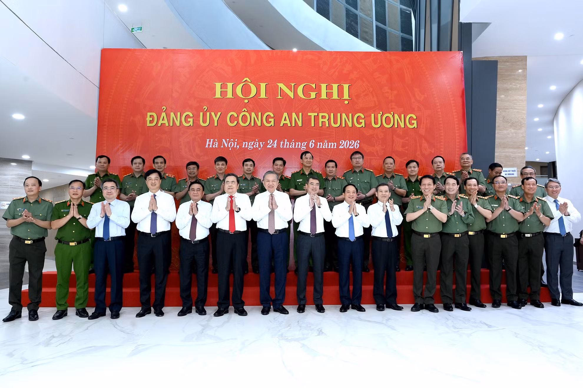 ndo_br_a1-bnd-9303.jpg