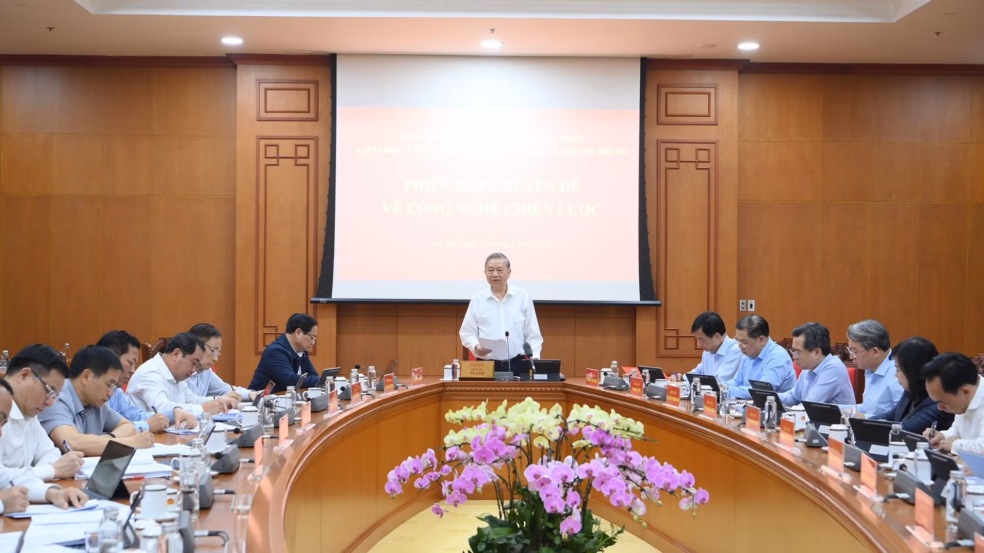 Tổng Bí thư Tô Lâm chủ trì phiên họp chuyên đề về công nghệ chiến lược. (Ảnh: ĐĂNG KHOA)