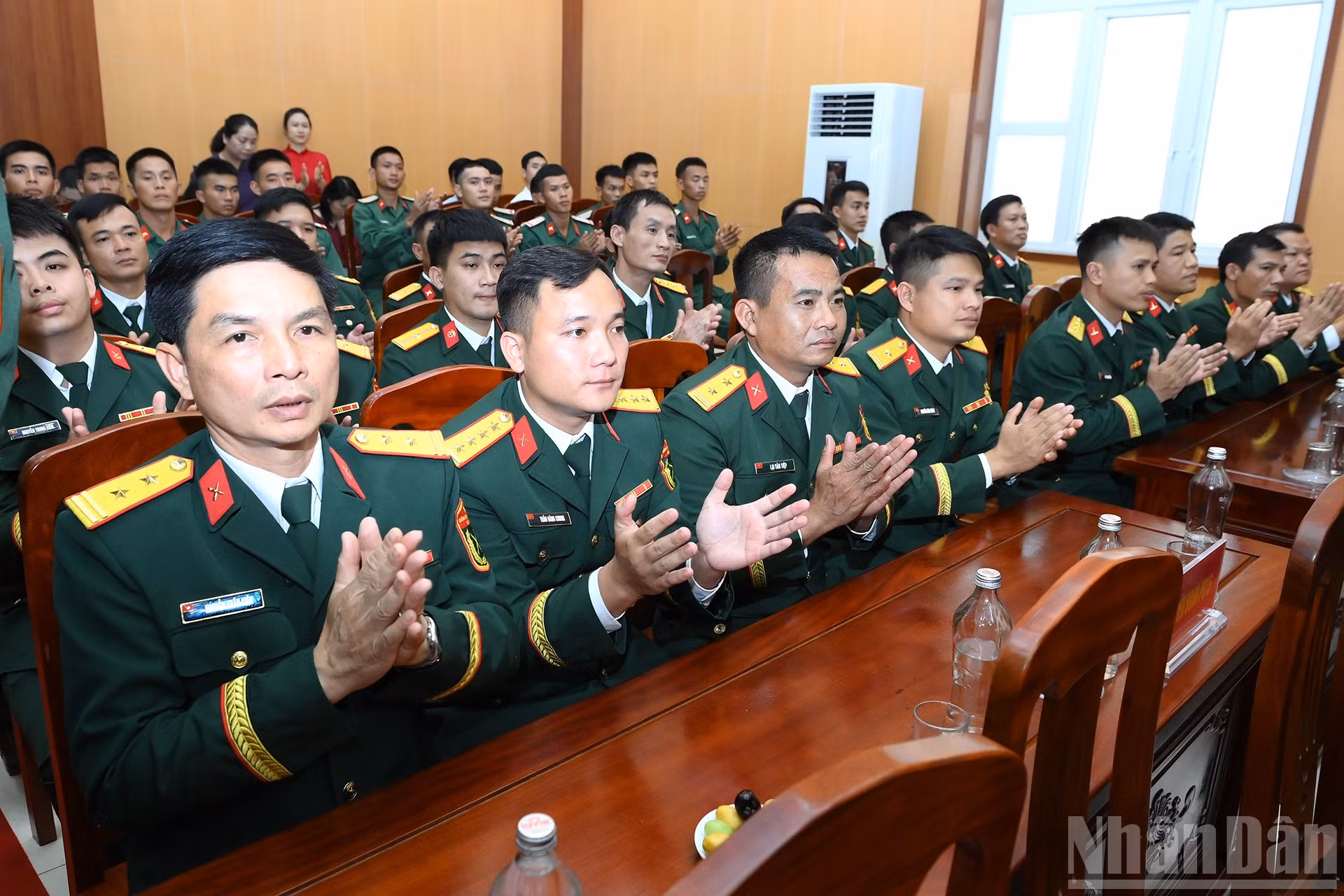 ndo_br_a8-bnd-7484.jpg