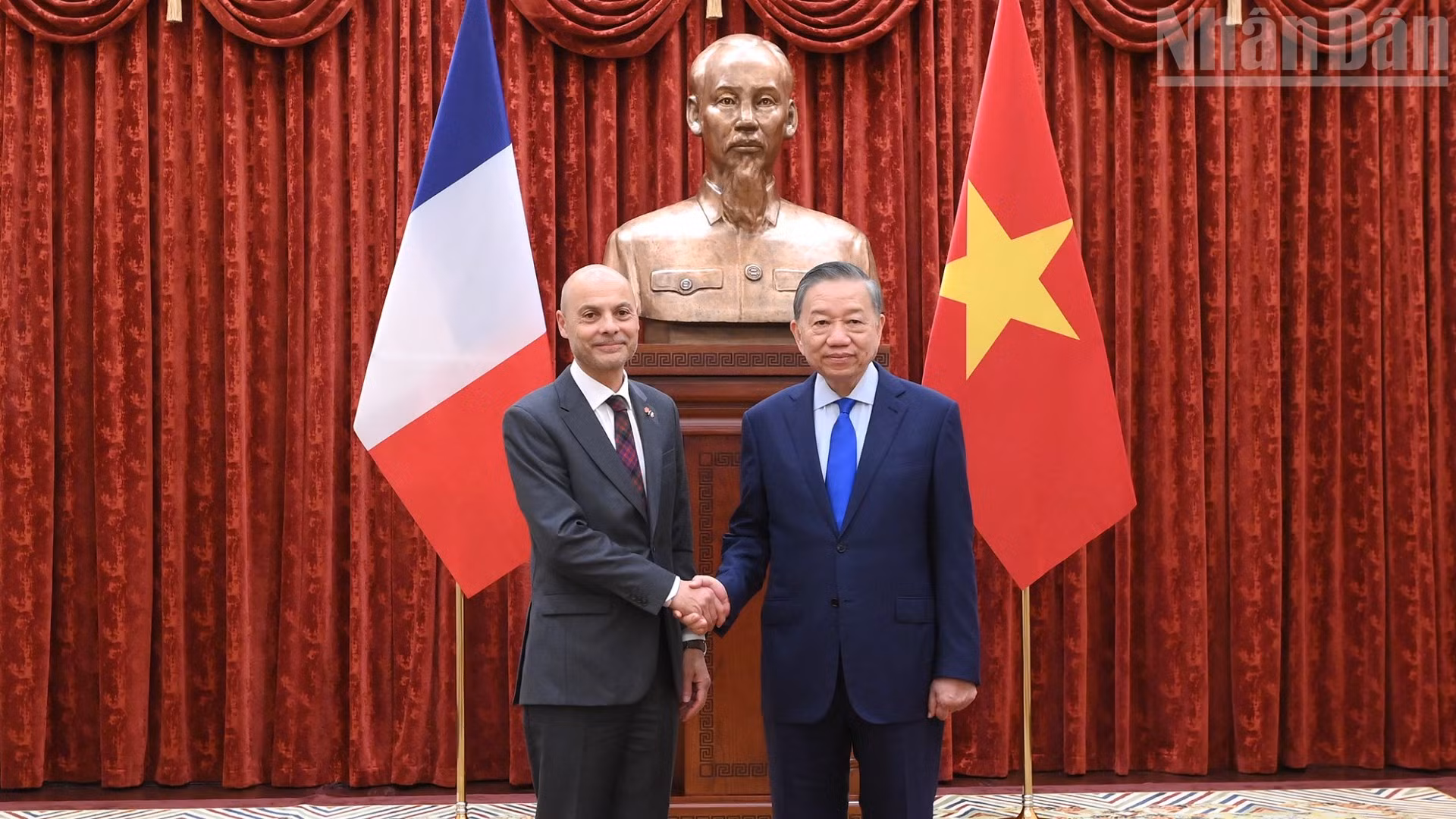 Tổng Bí thư, Chủ tịch nước Tô Lâm tiếp Đại sứ Cộng hòa Pháp tại Việt Nam Didier Le Bret trình Quốc thư, chính thức bắt đầu nhiệm kỳ công tác tại Việt Nam. (Ảnh: ĐĂNG KHOA)