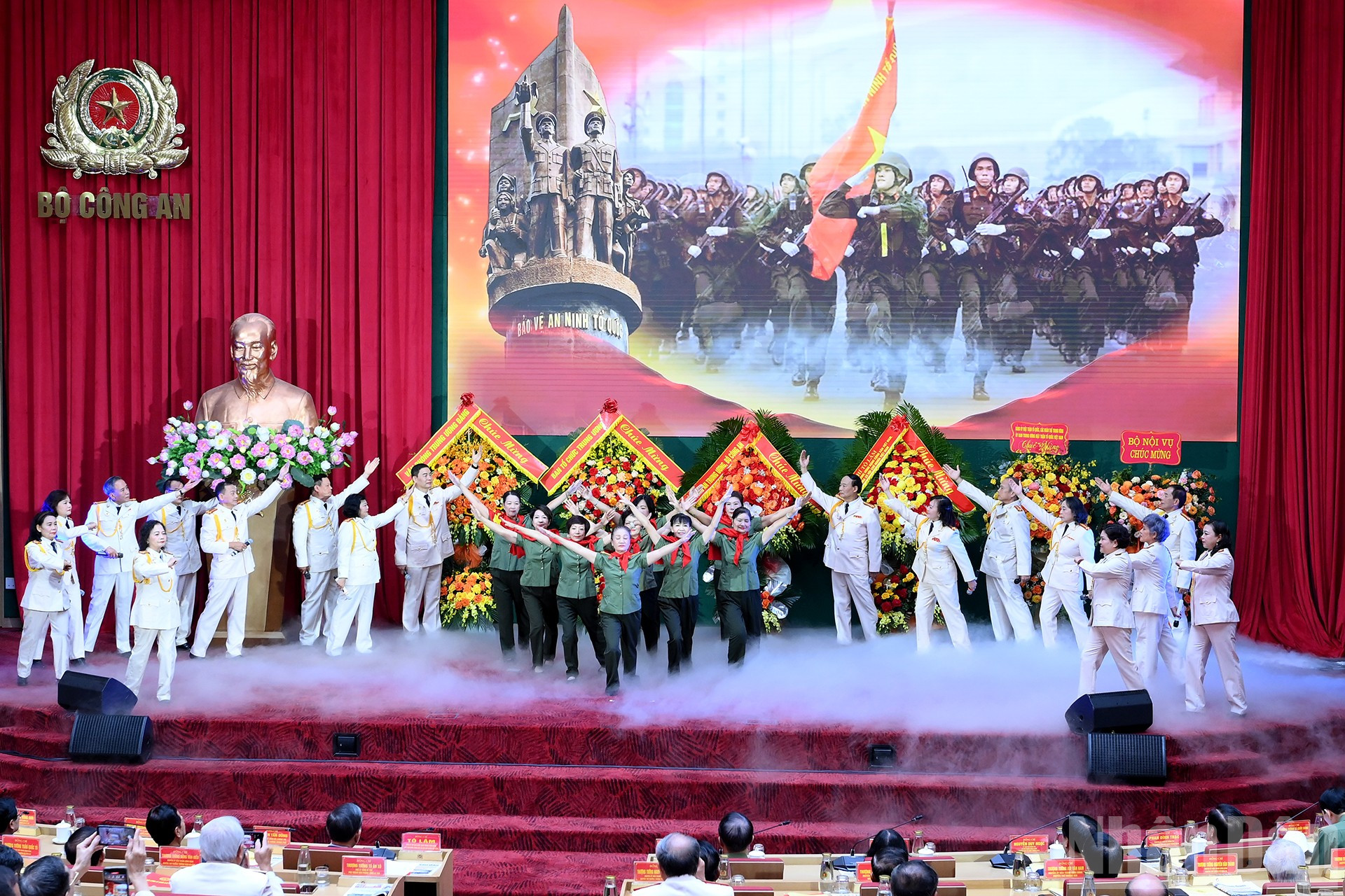 Chương tr&igrave;nh nghệ thuật tại Đại hội.