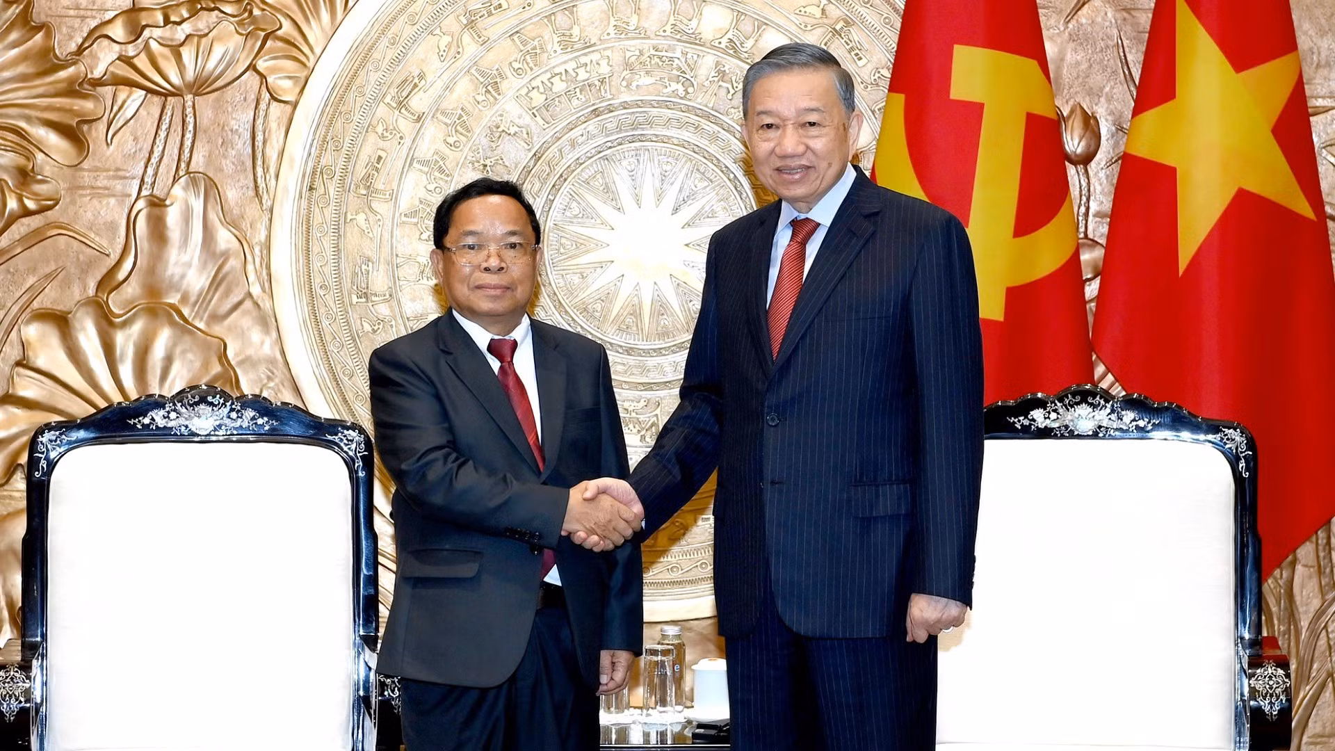 Tổng Bí thư, Chủ tịch nước Tô Lâm tiếp Phó Thủ tướng, Bộ trưởng Tư pháp Lào Khamphan Phommathat. (Ảnh: ĐĂNG KHOA)