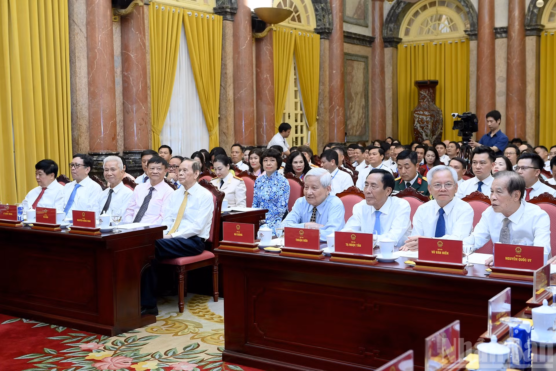 ndo_br_a14-bnd-7720.jpg