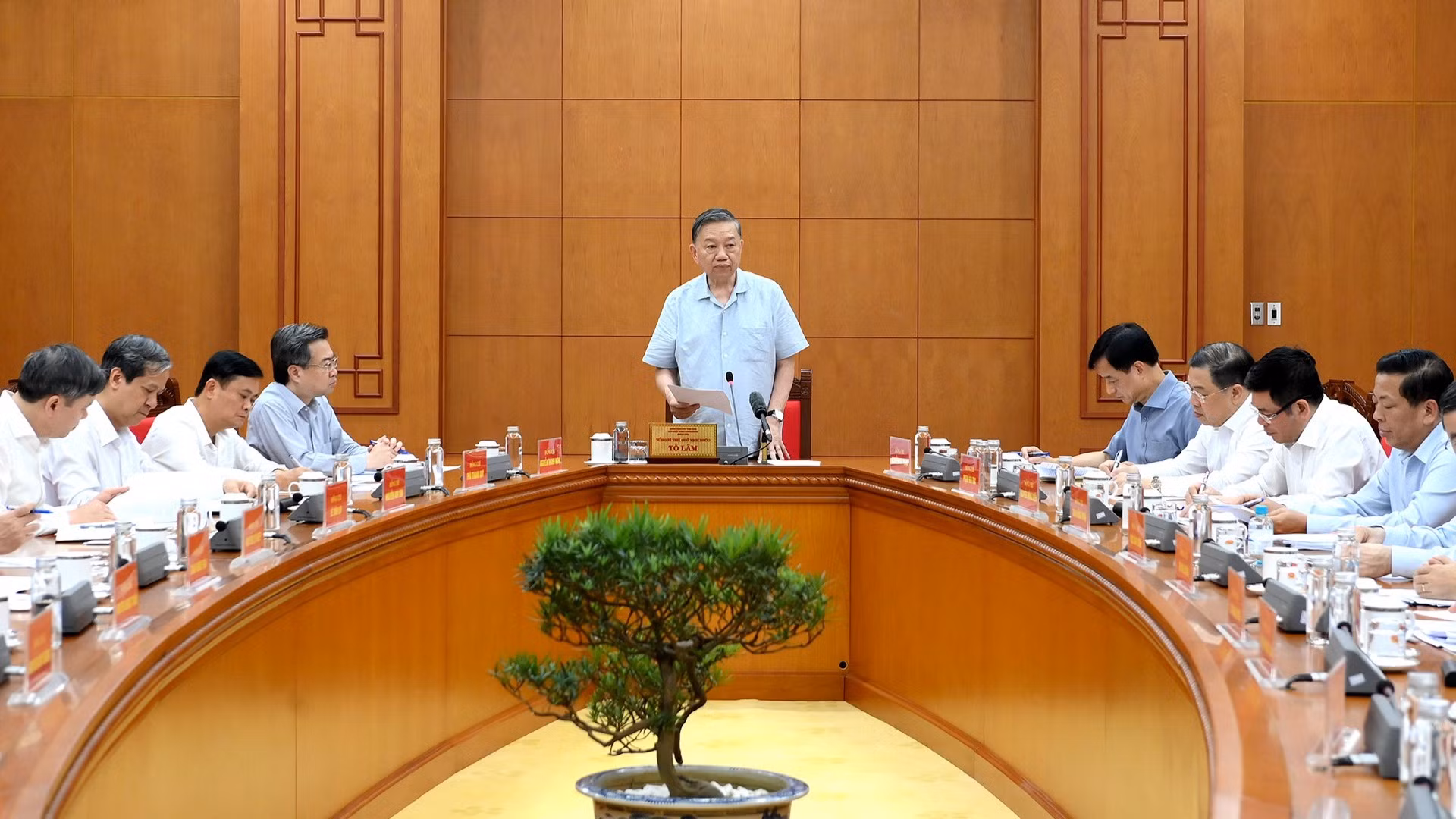 Tổng Bí thư, Chủ tịch nước Tô Lâm chủ trì cuộc làm việc với Ban Chính sách, chiến lược Trung ương về phát triển công nghiệp vật liệu. (Ảnh: ĐĂNG KHOA)