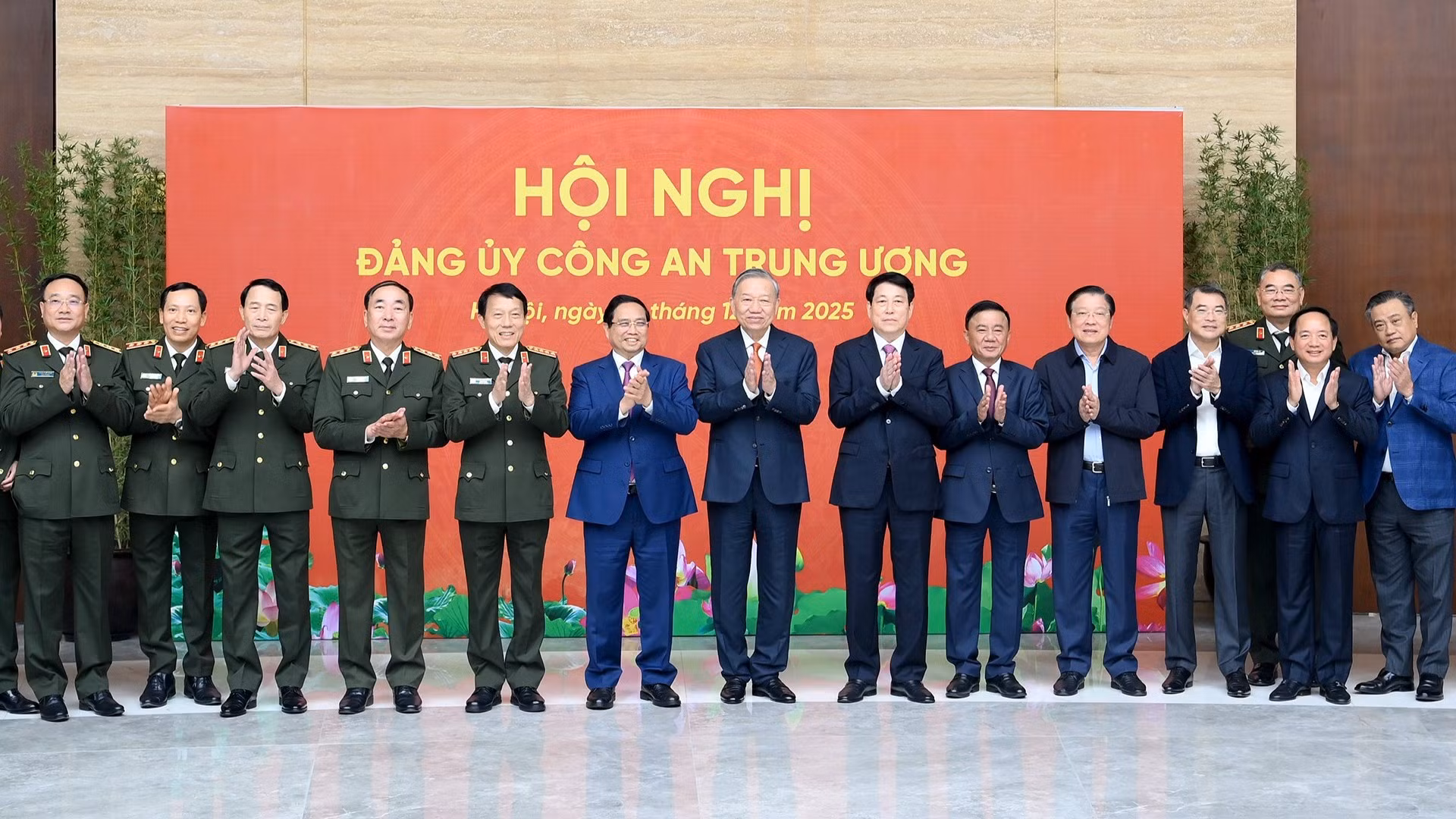 Tổng Bí thư Tô Lâm và các đồng chí lãnh đạo Đảng, Nhà nước dự Hội nghị Đảng ủy Công an Trung ương.