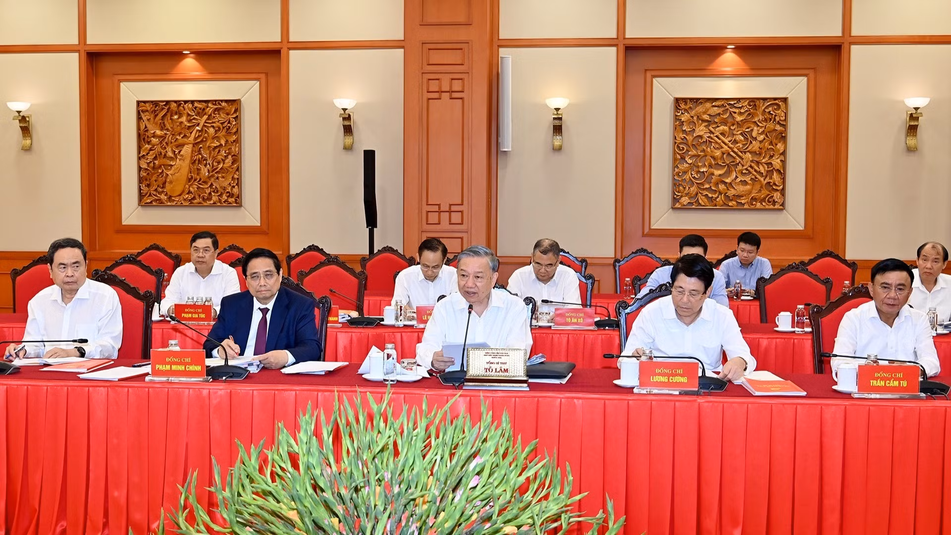 Tổng Bí thư Tô Lâm và các đồng chí lãnh đạo Đảng, Nhà nước chủ trì buổi làm việc với Ban Thường vụ Quân ủy Trung ương.