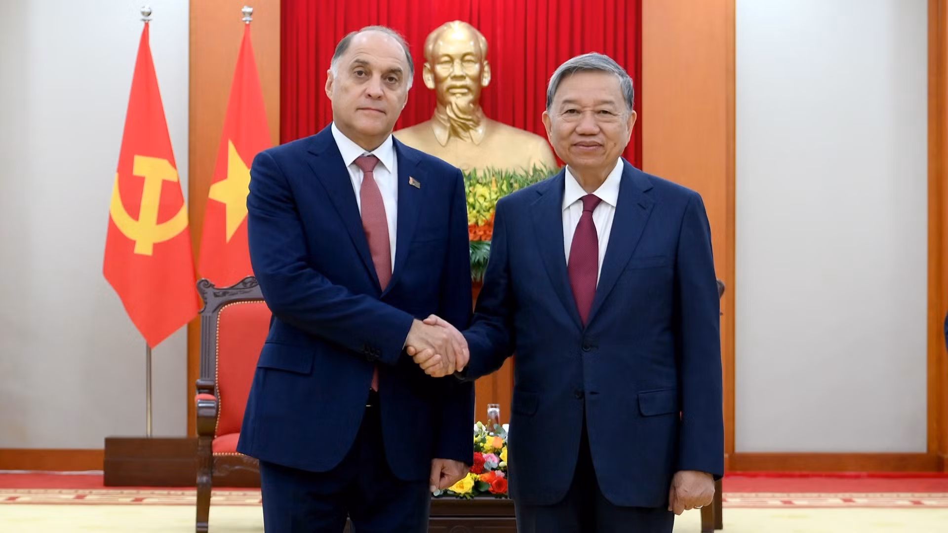 Tổng Bí thư Tô Lâm tiếp Thư ký Hội đồng An ninh Cộng hòa Belarus Volfovich Aleksandr Grigorievich. 