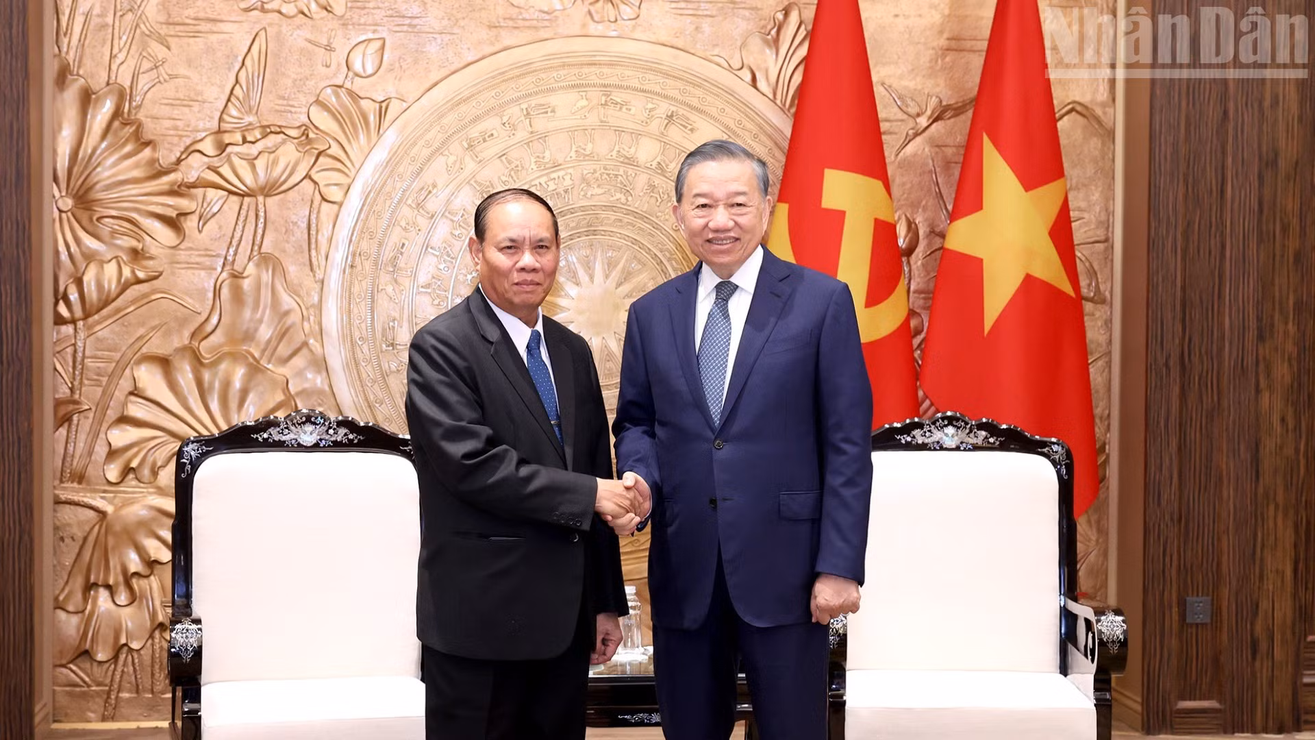 Tổng Bí thư, Chủ tịch nước Tô Lâm tiếp đồng chí Vilay Lakhamphong, Ủy viên Bộ Chính trị, Thường trực Ban Bí thư Trung ương Đảng Nhân dân Cách mạng Lào. (Ảnh: ĐĂNG KHOA)