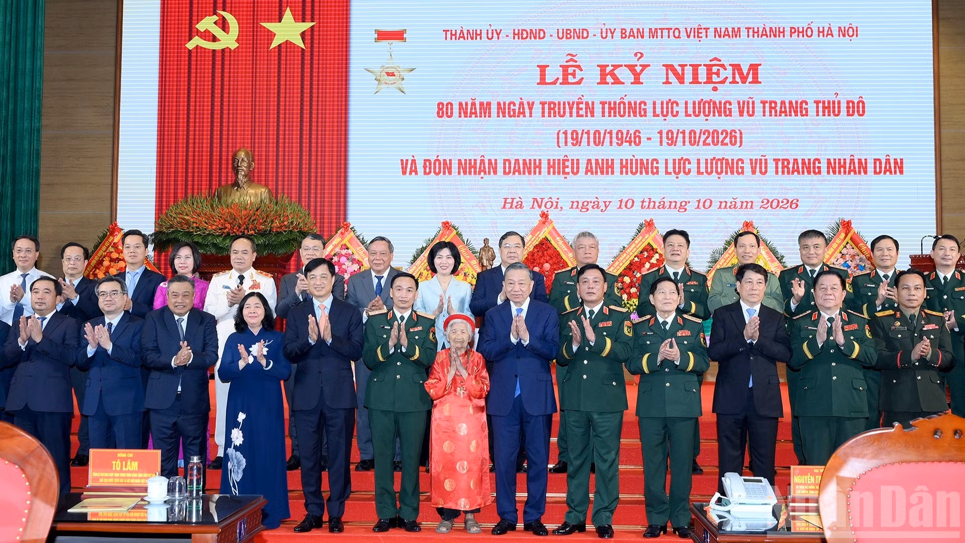 Tổng Bí thư, Chủ tịch nước Tô Lâm, các đồng chí lãnh đạo, nguyên lãnh đạo Đảng, Nhà nước và các đại biểu dự Lễ kỷ niệm 80 năm Ngày truyền thống Lực lượng vũ trang Thủ đô và đón nhận Danh hiệu Anh hùng Lực lượng vũ trang nhân dân. (Ảnh: ĐĂNG KHOA)