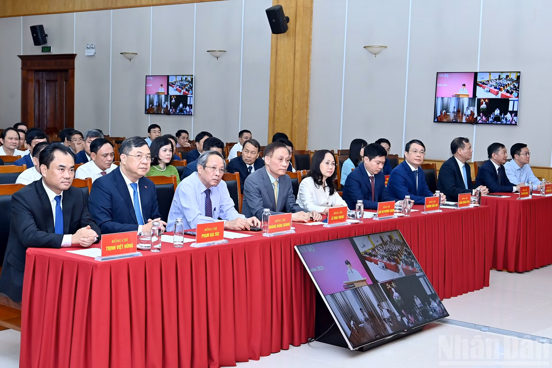 ndo_br_a1-bnd-0945.jpg
