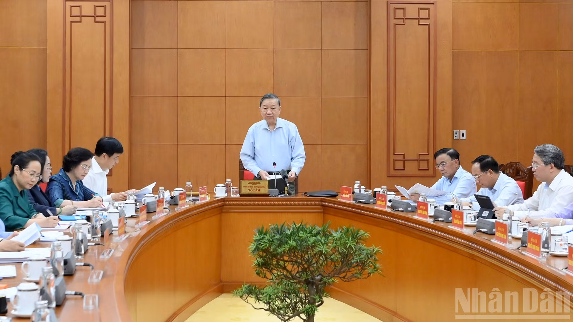 Tổng Bí thư, Chủ tịch nước Tô Lâm làm việc với Đảng ủy Chính phủ, Đảng ủy Bộ Văn hóa, Thể thao và Du lịch và các cơ quan liên quan về phát triển thể dục, thể thao trong giai đoạn mới. (Ảnh: ĐĂNG KHOA) 