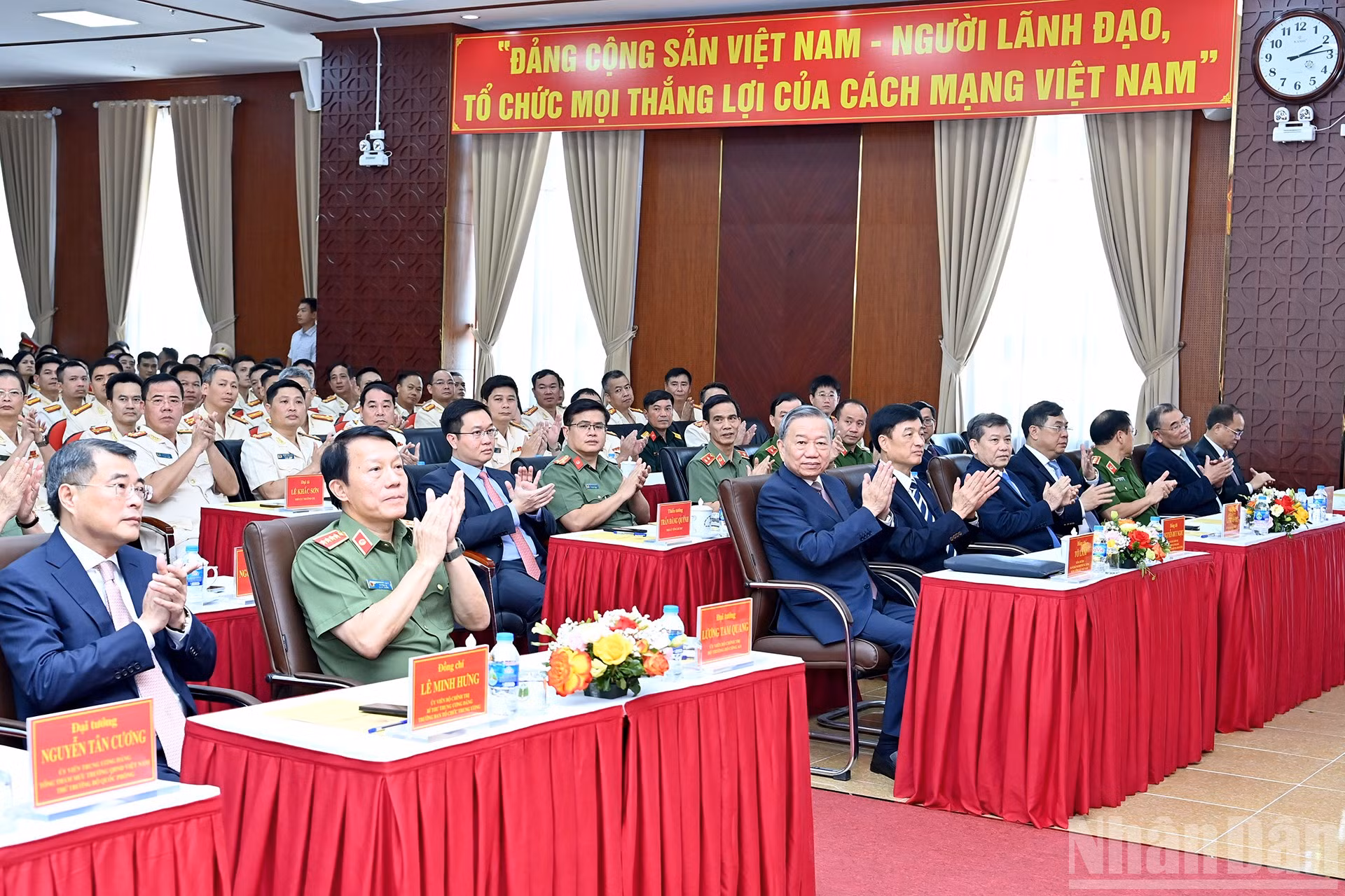 ndo_br_a4-bnd-0168.jpg