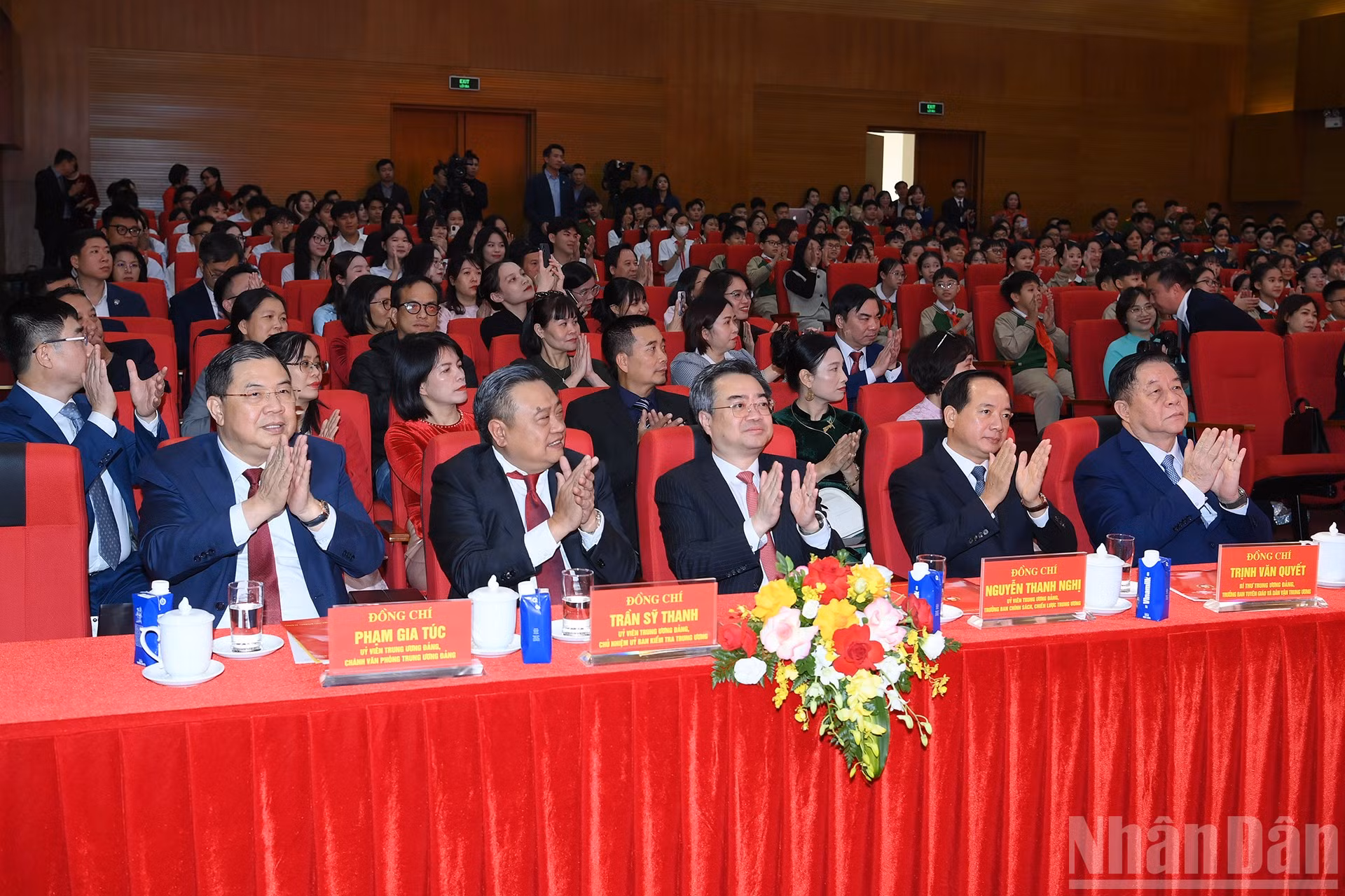 ndo_br_a3-bnd-5216.jpg