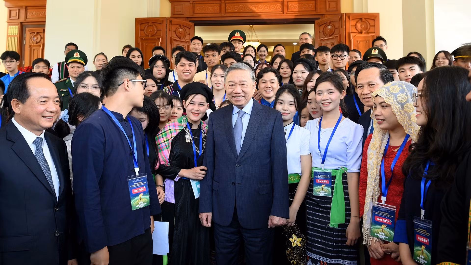 Tổng Bí thư Tô Lâm với đại biểu và học sinh, sinh viên, thanh niên dân tộc thiểu số xuất sắc, tiêu biểu.