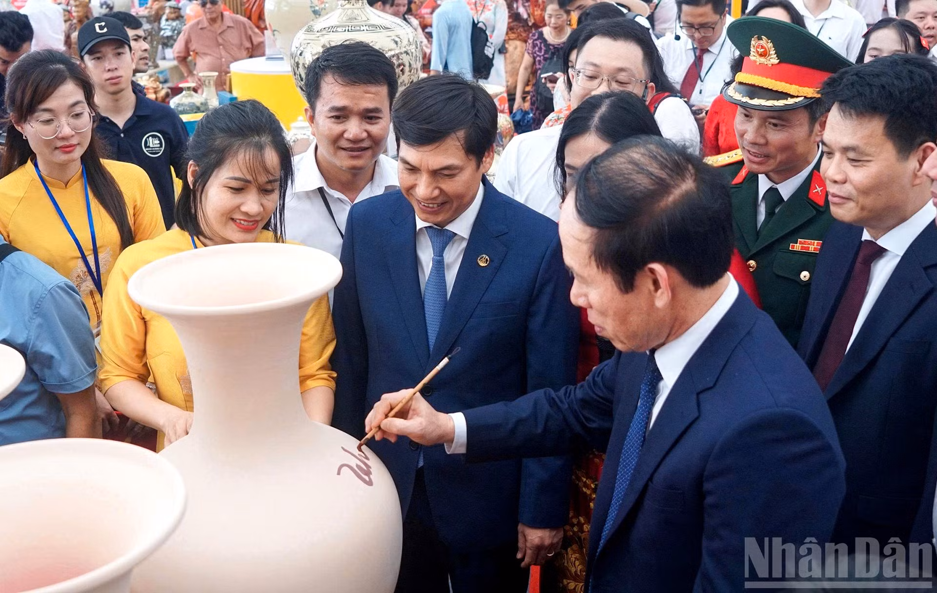 ndo_br_anh-3-gom.jpg