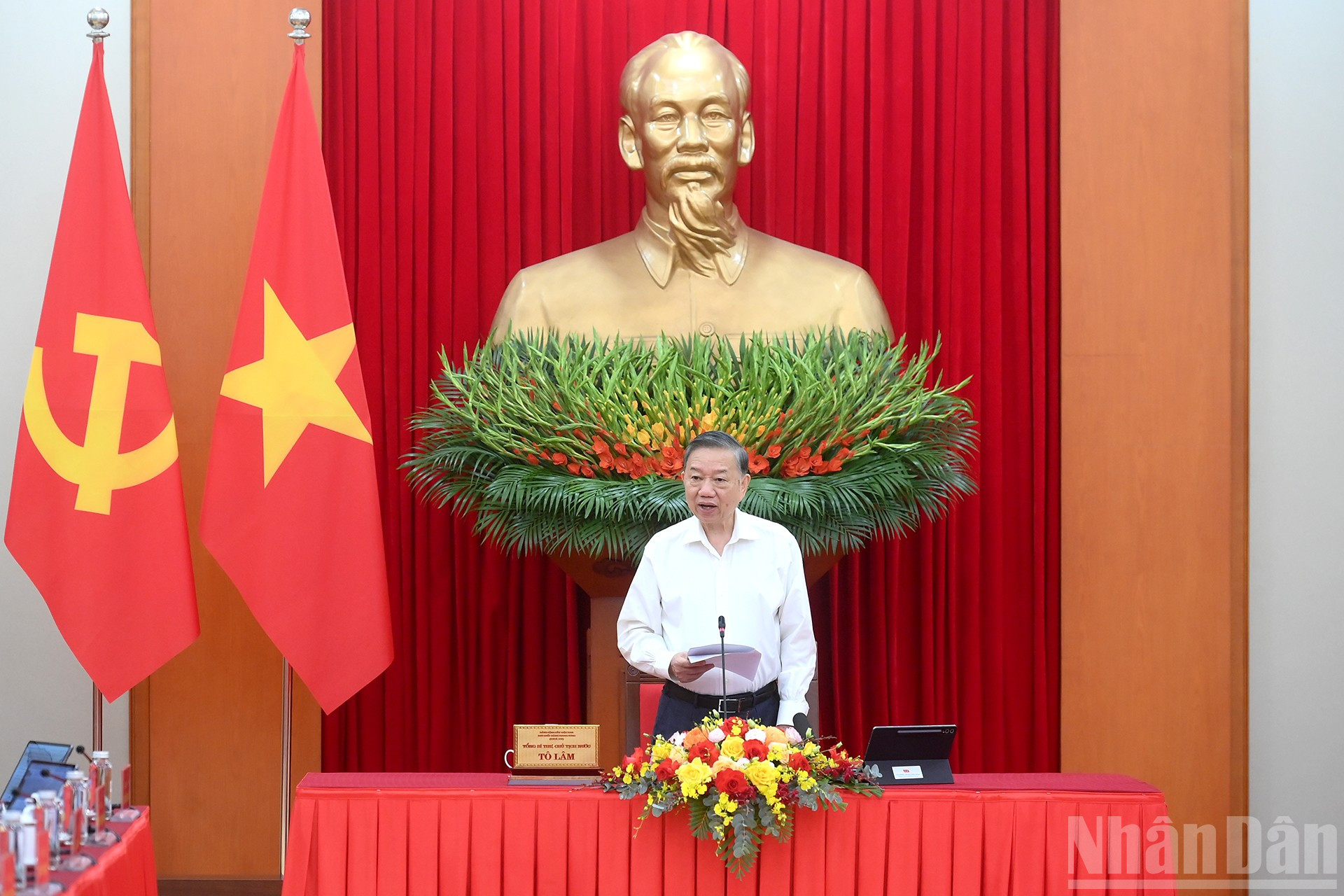 Tổng B&iacute; thư, Chủ tịch nước T&ocirc; L&acirc;m ph&aacute;t biểu tại cuộc l&agrave;m việc.
