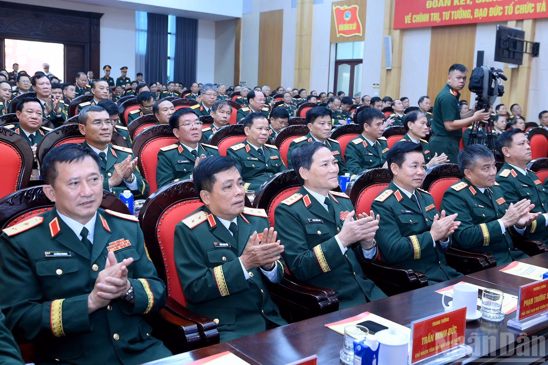 ndo_br_a9-bnd-0222.jpg