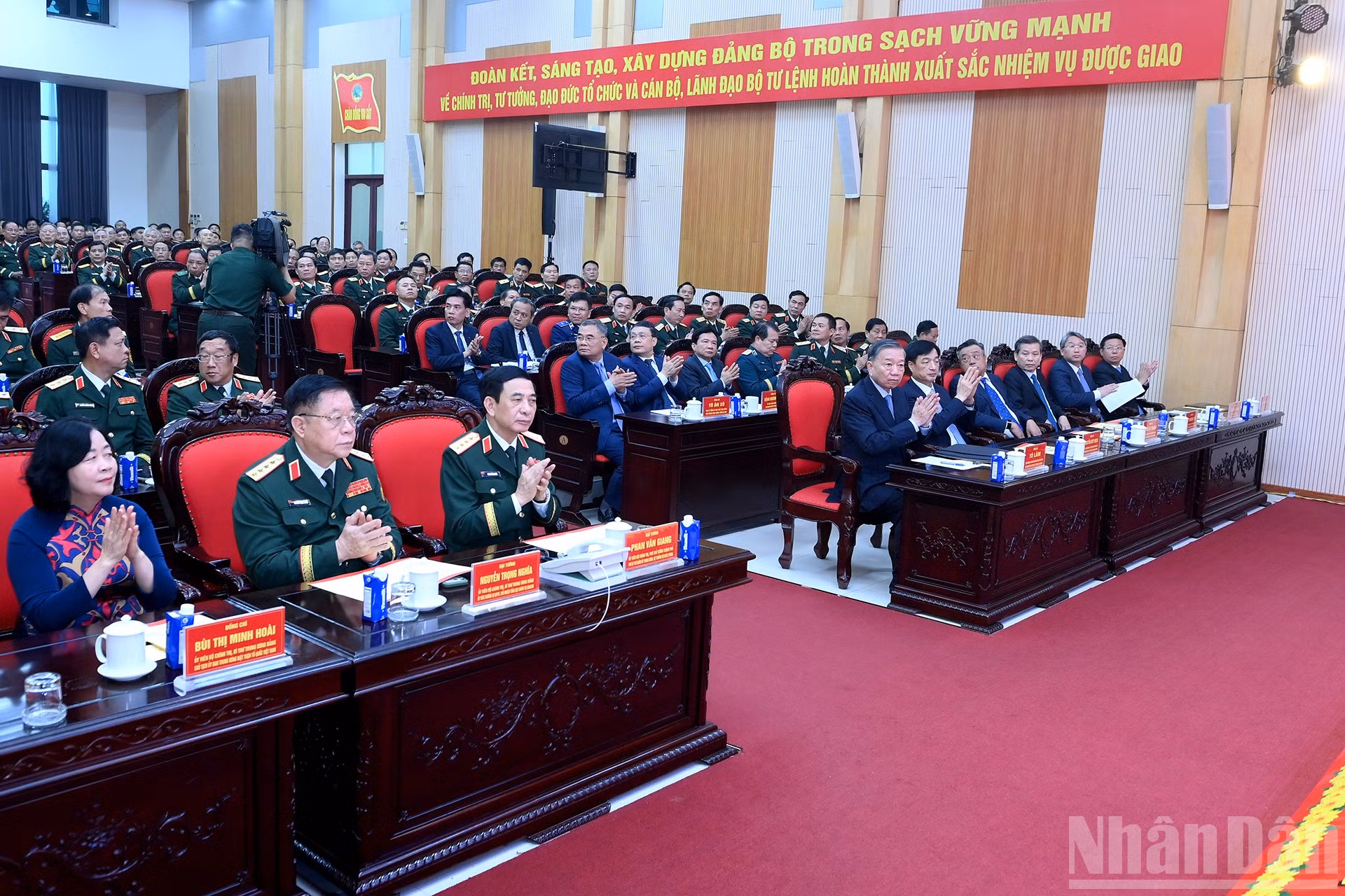 ndo_br_a6-bnd-0216.jpg