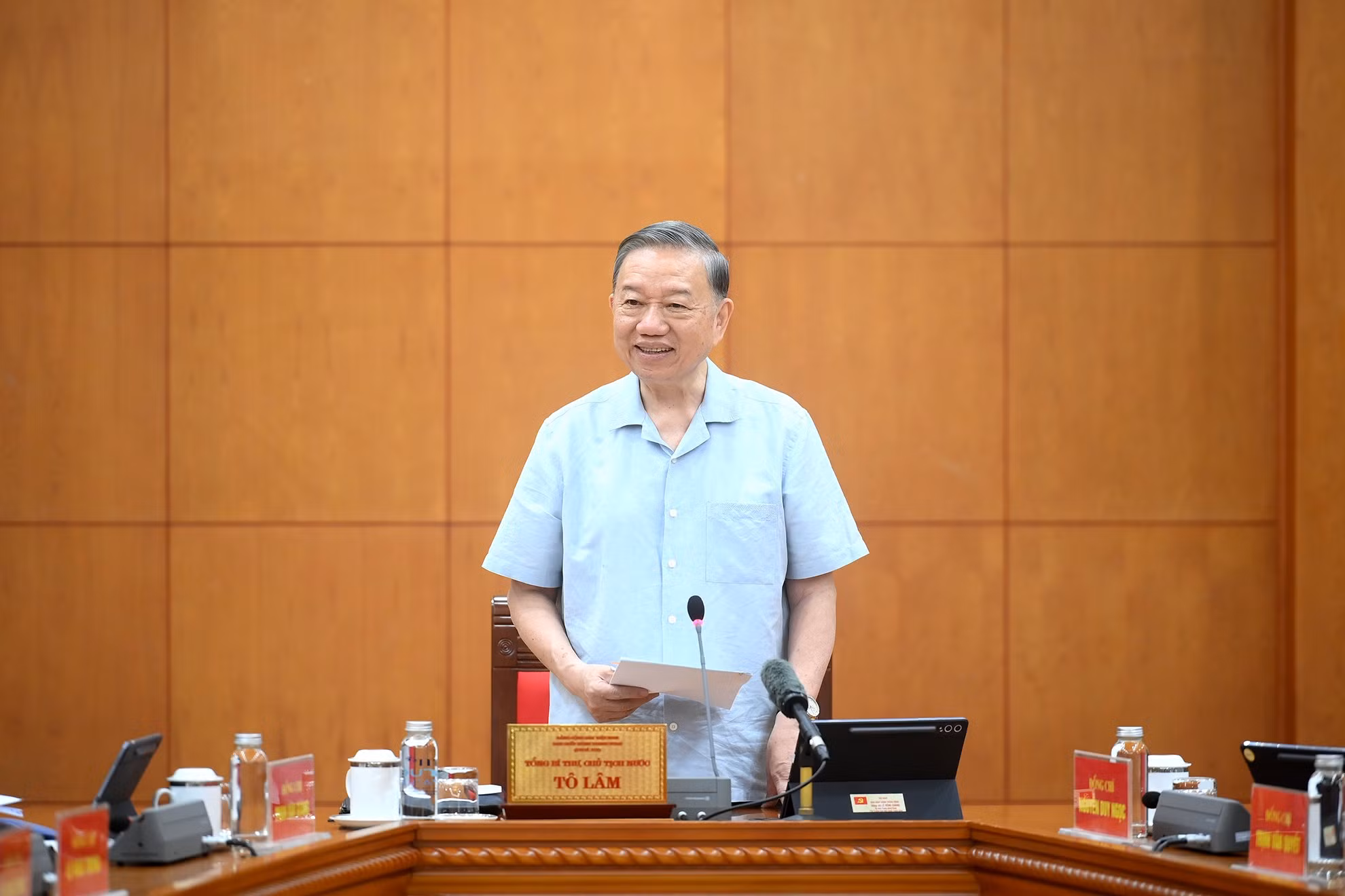 Tổng Bí thư, Chủ tịch nước Tô Lâm chủ trì cuộc làm việc của Thường trực Ban Chỉ đạo Trung ương về phát triển khoa học công nghệ, đổi mới sáng tạo và chuyển đổi số, cho ý kiến về công tác nghiên cứu khoa học cơ bản phục vụ phát triển đất nước trong giai đoạn mới. (Ảnh: ĐĂNG KHOA)