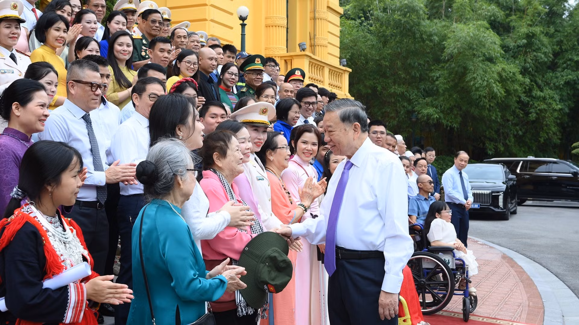 Tổng Bí thư, Chủ tịch nước Tô Lâm gặp mặt thân mật 100 đại biểu trong Chương trình “Việc tử tế” của Đài Truyền hình Việt Nam. (Ảnh: ĐĂNG KHOA)