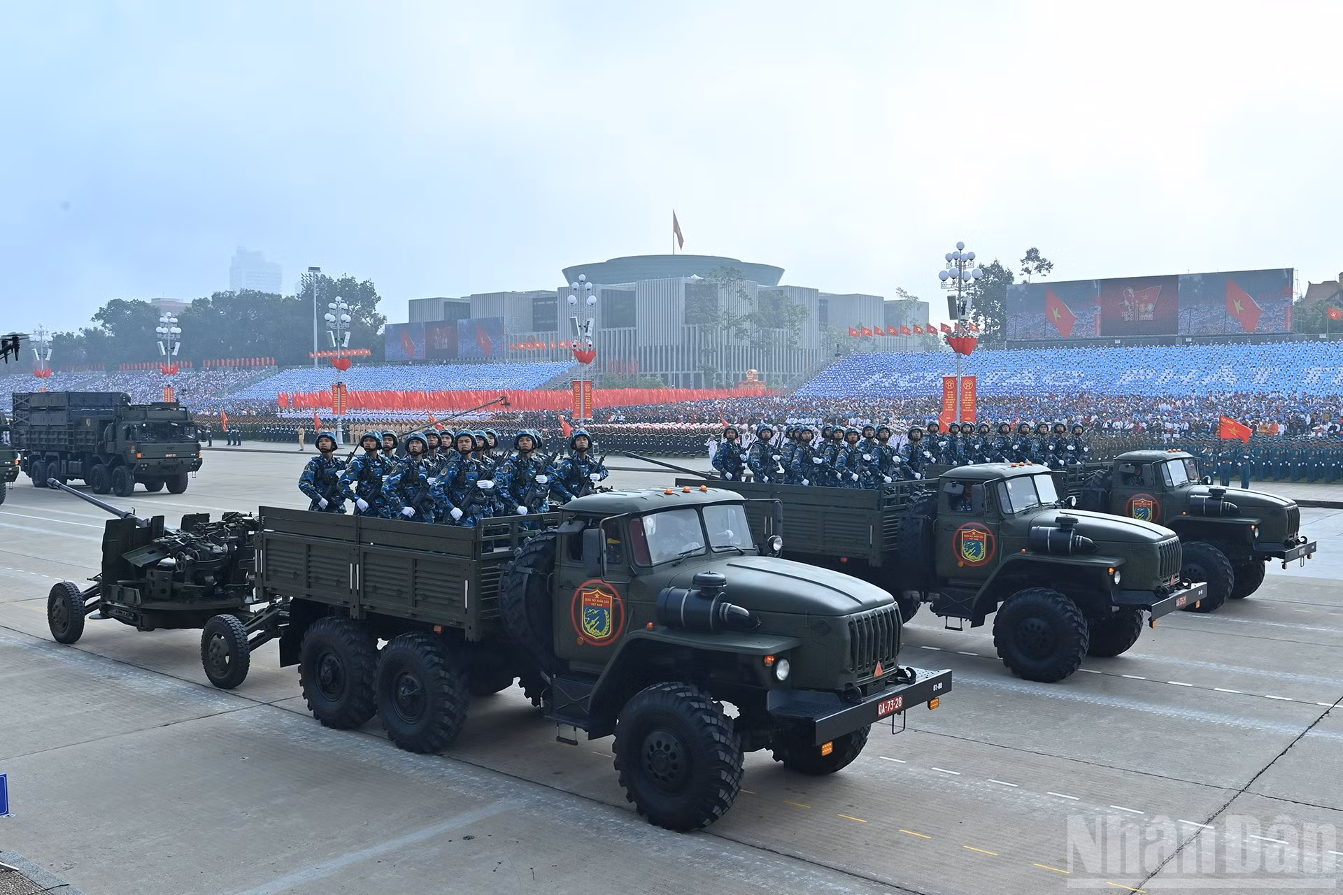 ndo_br_a13-bnd-1244.jpg