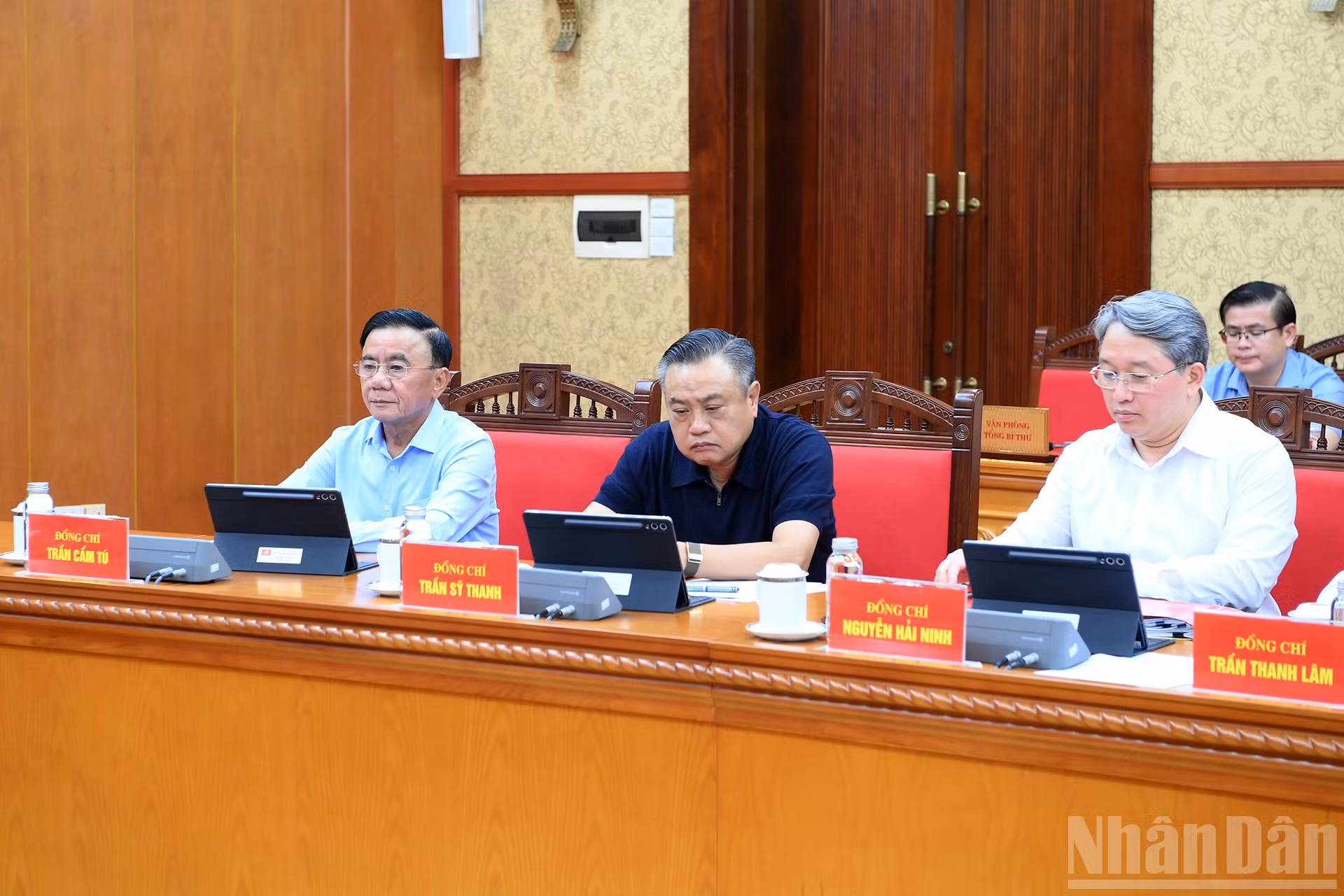 ndo_br_a4-bnd-1369.jpg