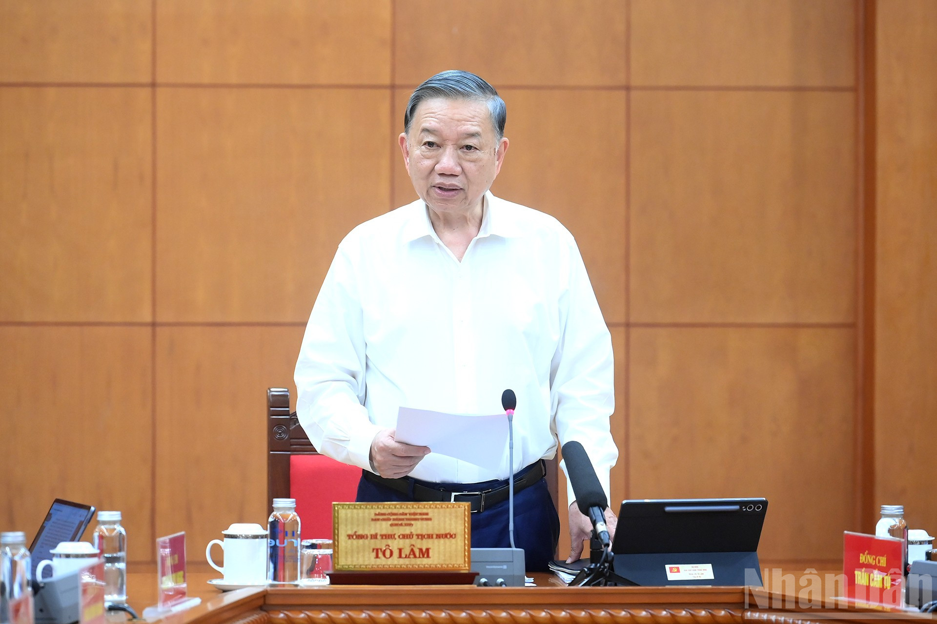 Tổng B&iacute; thư, Chủ tịch nước T&ocirc; L&acirc;m ph&aacute;t biểu chỉ đạo tại phi&ecirc;n họp.