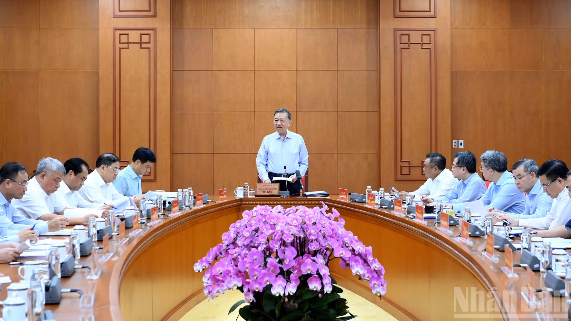 Tổng Bí thư, Chủ tịch nước Tô Lâm chủ trì cuộc làm việc với các cơ quan về tái cơ cấu Tập đoàn Công nghiệp Than-Khoáng sản Việt Nam. (Ảnh: ĐĂNG KHOA)