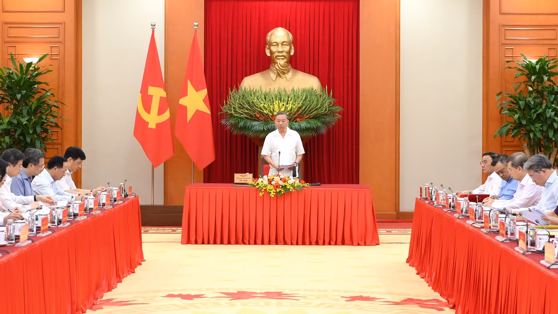 Tổng Bí thư, Chủ tịch nước Tô Lâm chủ trì cuộc làm việc với Ban Tổ chức Trung ương về trọng tâm công tác tổ chức xây dựng Đảng theo tinh thần Nghị quyết Đại hội XIV của Đảng. (Ảnh: ĐĂNG KHOA)