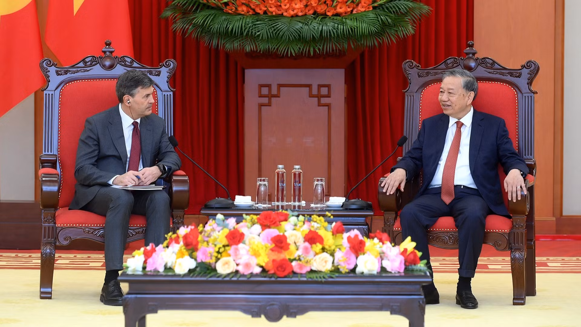 Tổng Bí thư Tô Lâm tiếp ông Alexey Komissarov, Giám đốc Học viện Hành chính công và Kinh tế quốc dân trực thuộc Tổng thống Liên bang Nga.