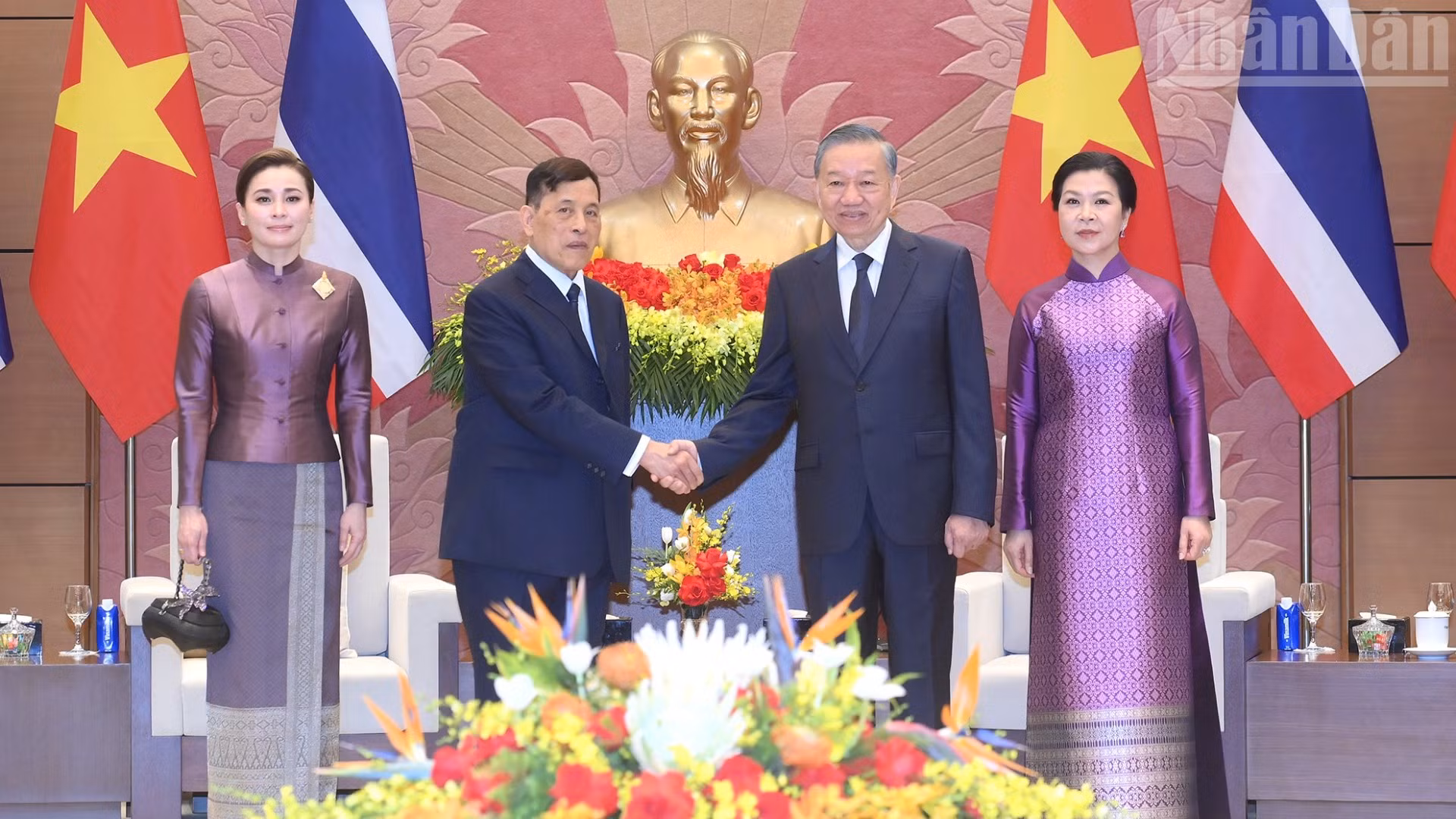 Tổng Bí thư, Chủ tịch nước Tô Lâm và Phu nhân cùng Nhà vua Thái Lan Maha Vajiralongkorn Phra Vajiraklaochaoyuhua và Hoàng hậu tại hội đàm. (Ảnh: ĐĂNG KHOA)