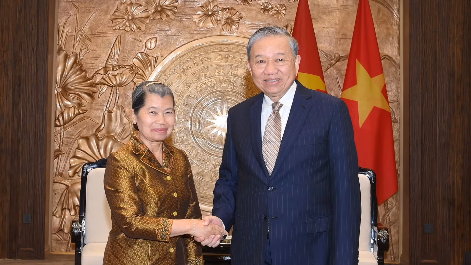 Tổng Bí thư Tô Lâm tiếp bà Men Sam An, Phó Chủ tịch Đảng Nhân dân Campuchia (CPP), đại diện Chủ tịch CPP Hun Sen, sang chúc mừng thành công Đại hội lần thứ XIV của Đảng Cộng sản Việt Nam. (Ảnh: ĐĂNG KHOA)