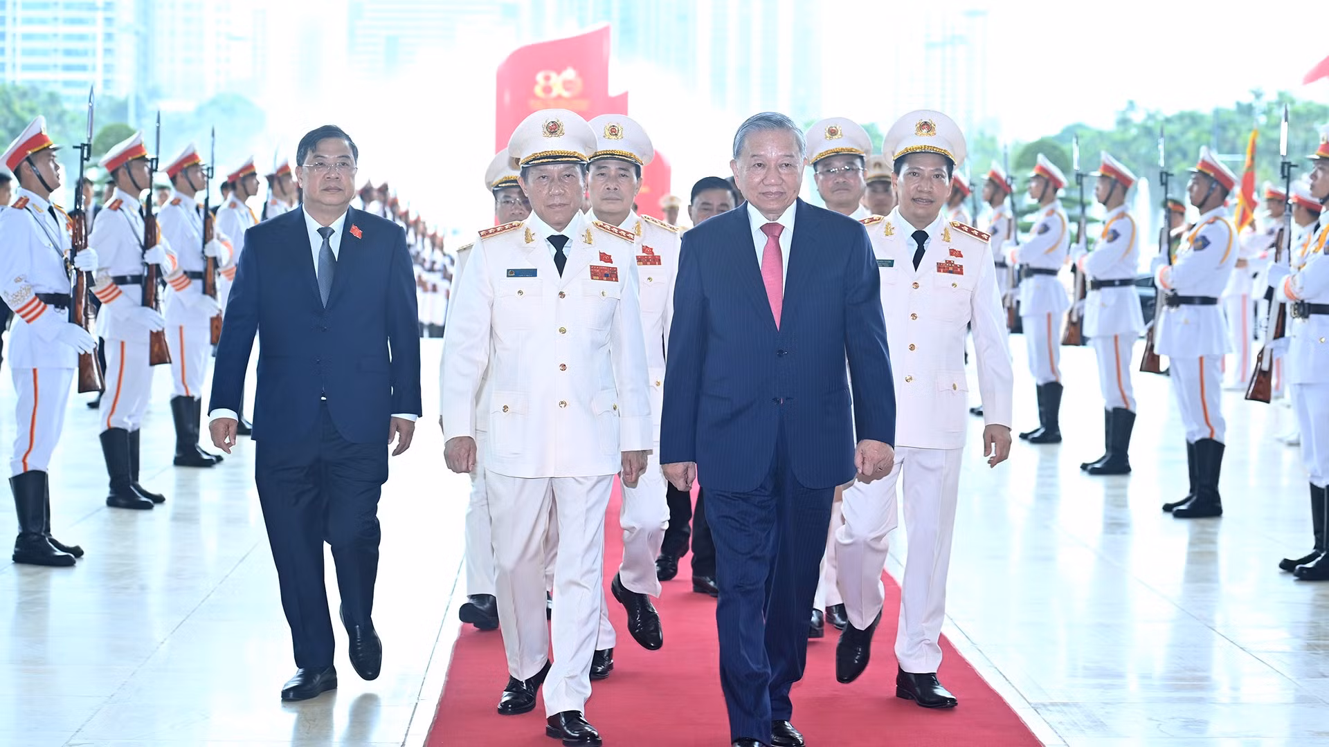 Tổng Bí thư Tô Lâm đến dự Lễ kỷ niệm 80 năm Ngày truyền thống Công an nhân dân Việt Nam (19/8/1945-19/8/2025), 20 năm Ngày hội toàn dân bảo vệ an ninh Tổ quốc (19/8/2005-19/8/2025) và trao tặng Huân chương Sao Vàng lần thứ 5. (Ảnh ĐĂNG KHOA)