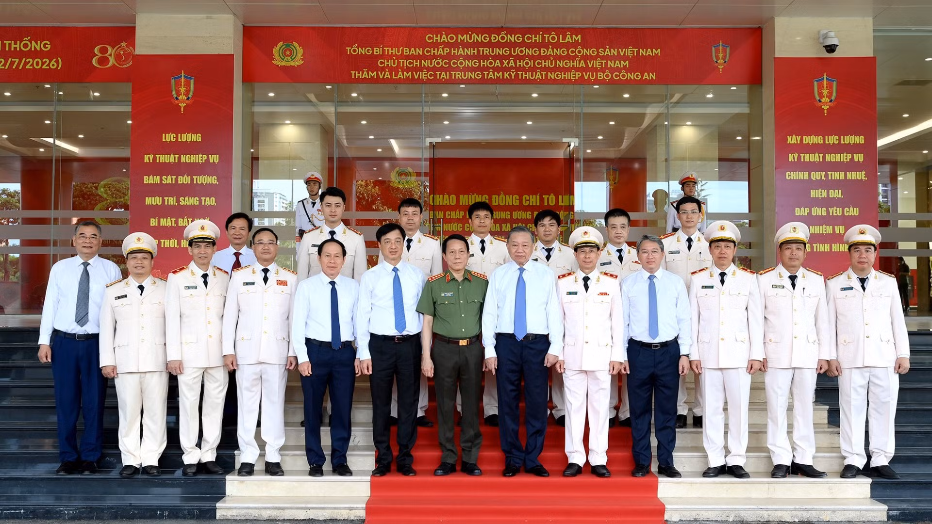 Tổng Bí thư, Chủ tịch nước Tô Lâm và các đại biểu dự cuộc làm việc tại Trung tâm Kỹ thuật nghiệp vụ, Bộ Công an.(Ảnh: ĐĂNG KHOA)