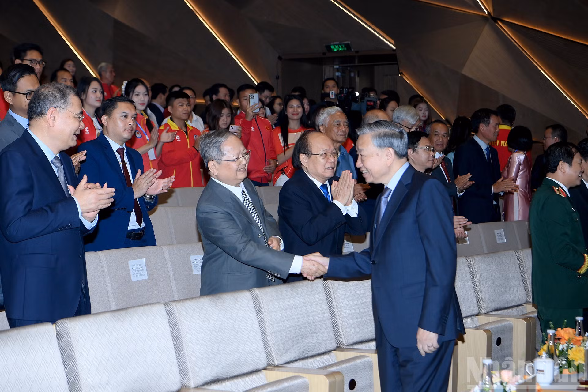 ndo_br_a3-bnd-4754.jpg