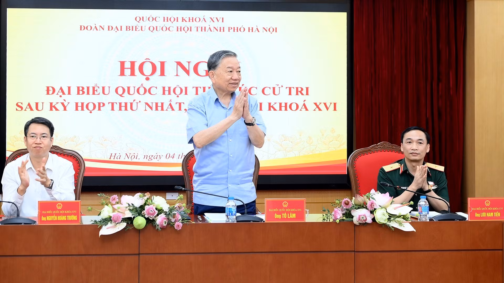 Tổng Bí thư, Chủ tịch nước Tô Lâm và các đại biểu Quốc hội tiếp xúc cử tri các phường thuộc đơn vị bầu cử số 1, thành phố Hà Nội, sau Kỳ họp thứ nhất, Quốc hội khóa XVI. (Ảnh: ĐĂNG KHOA)