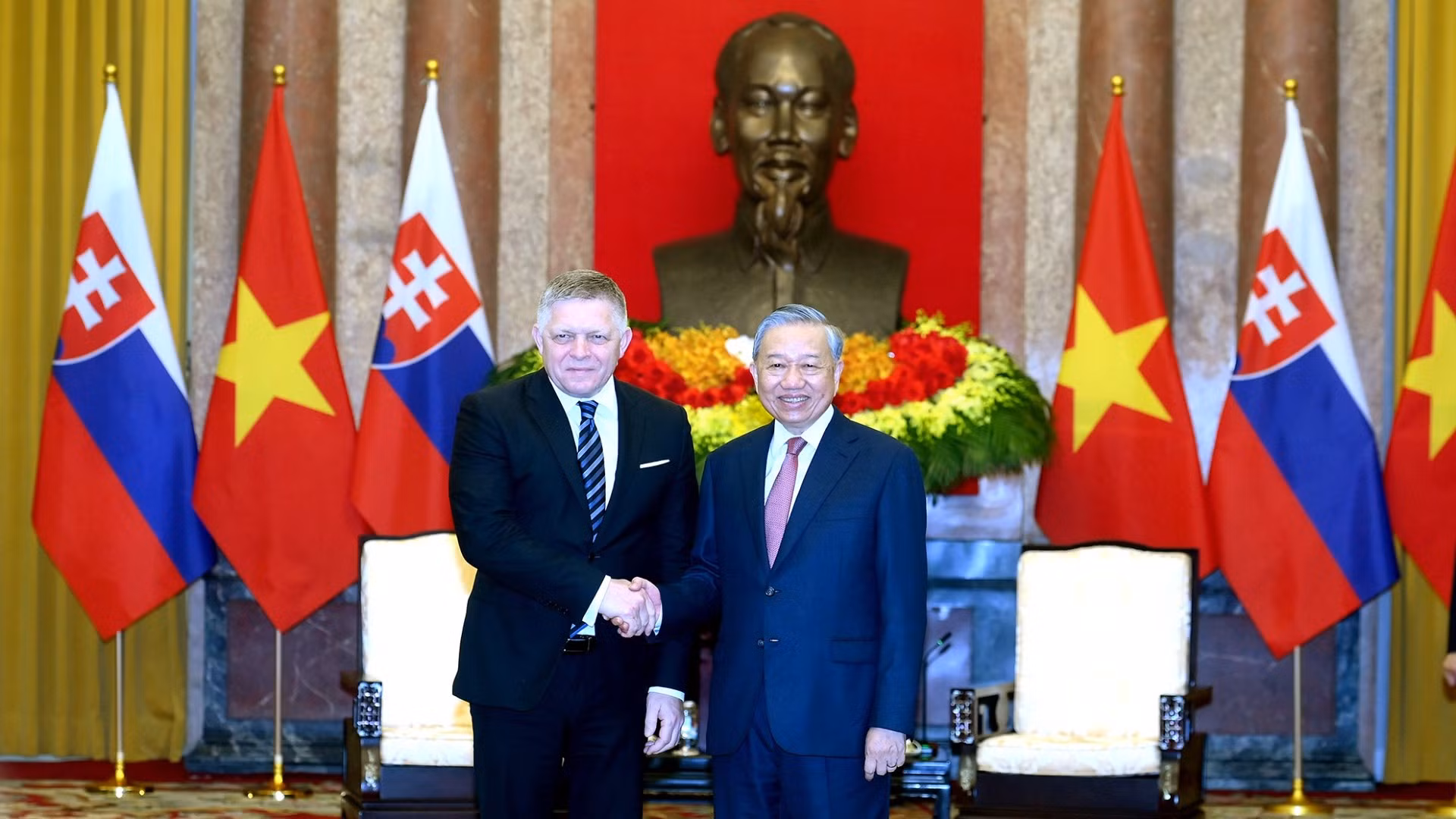 Tổng Bí thư, Chủ tịch nước Tô Lâm tiếp Thủ tướng Slovakia Robert Fico. (Ảnh: ĐĂNG KHOA)