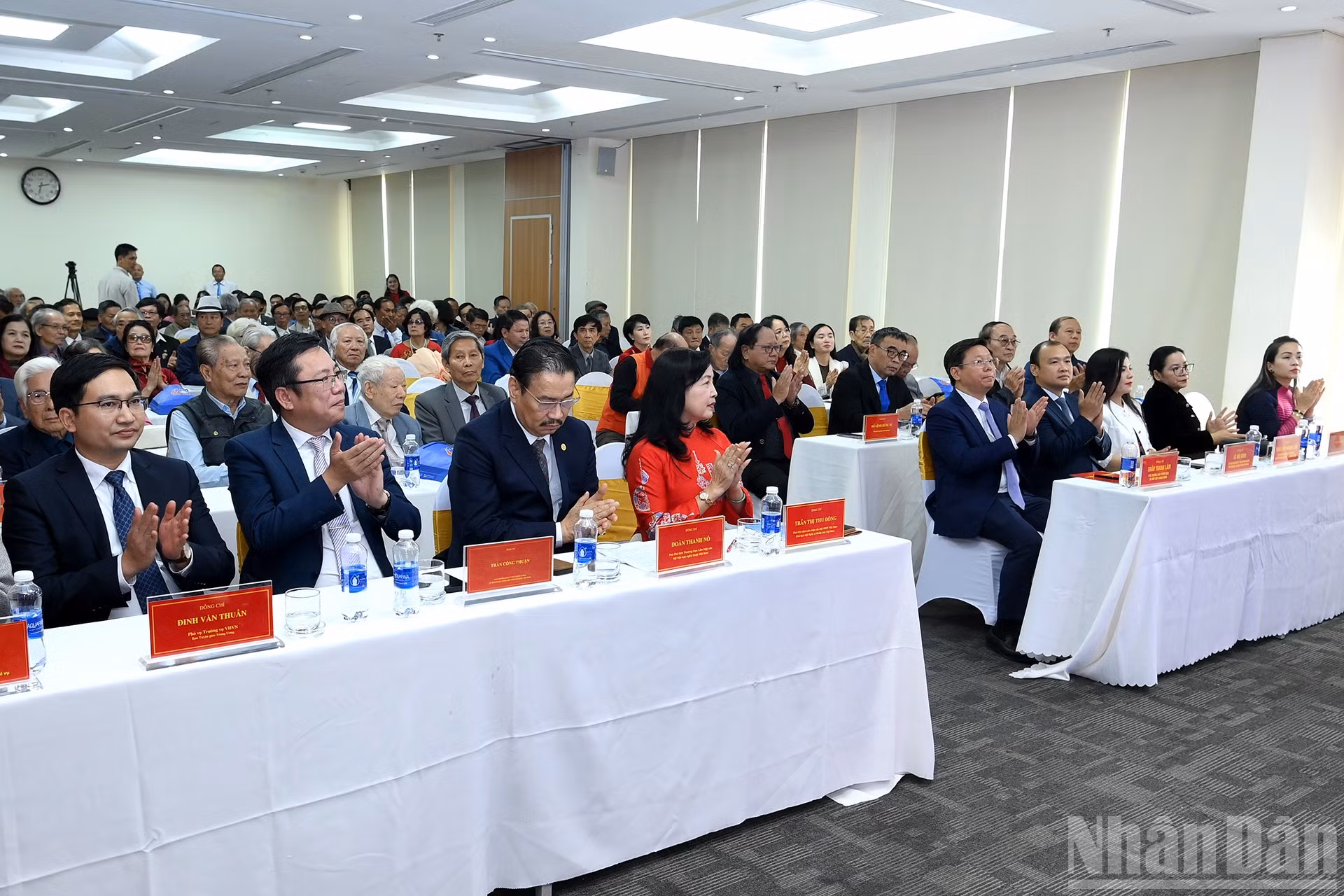 ndo_br_a2-bnd-0754.jpg