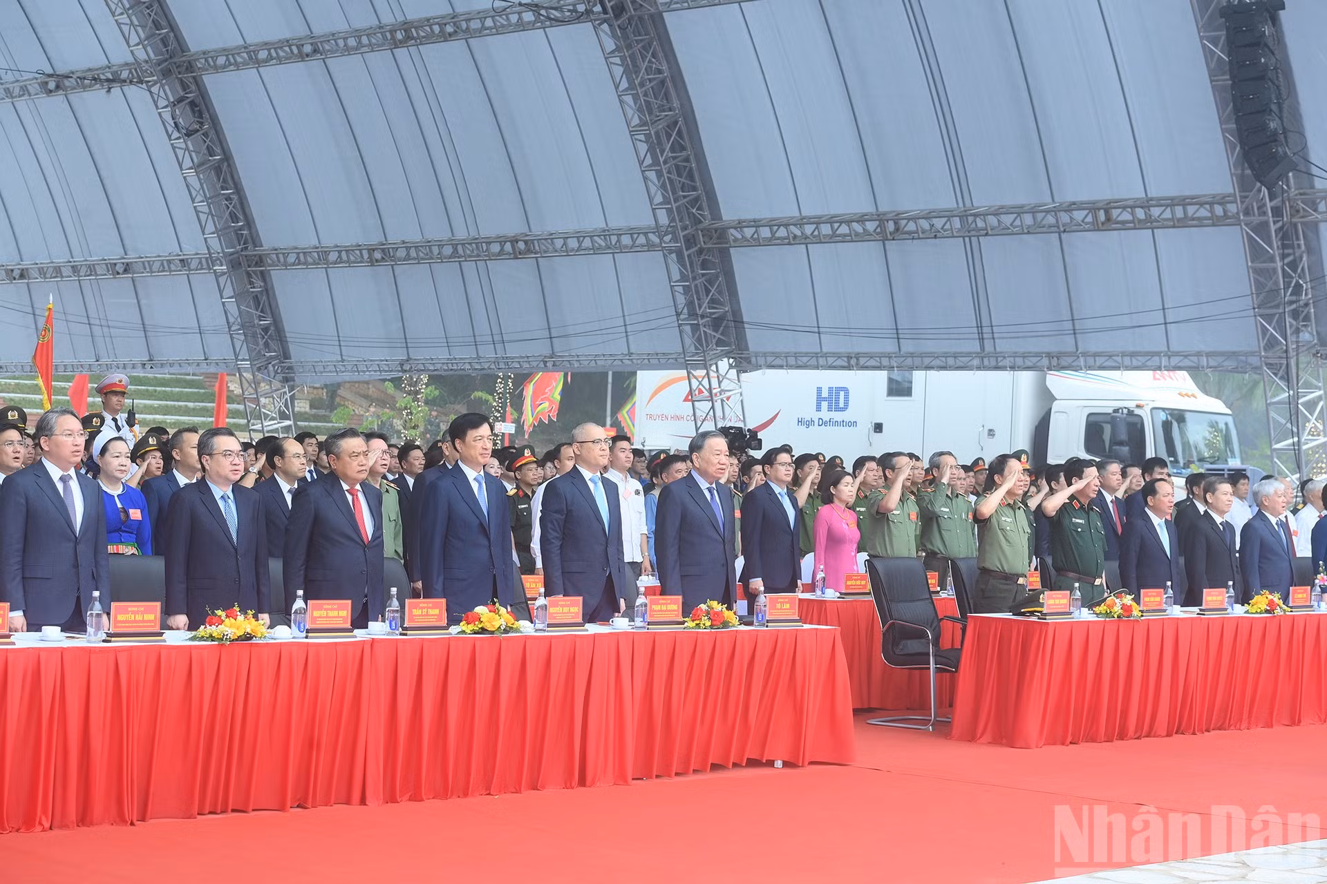 ndo_br_a2-bnd-2044.jpg