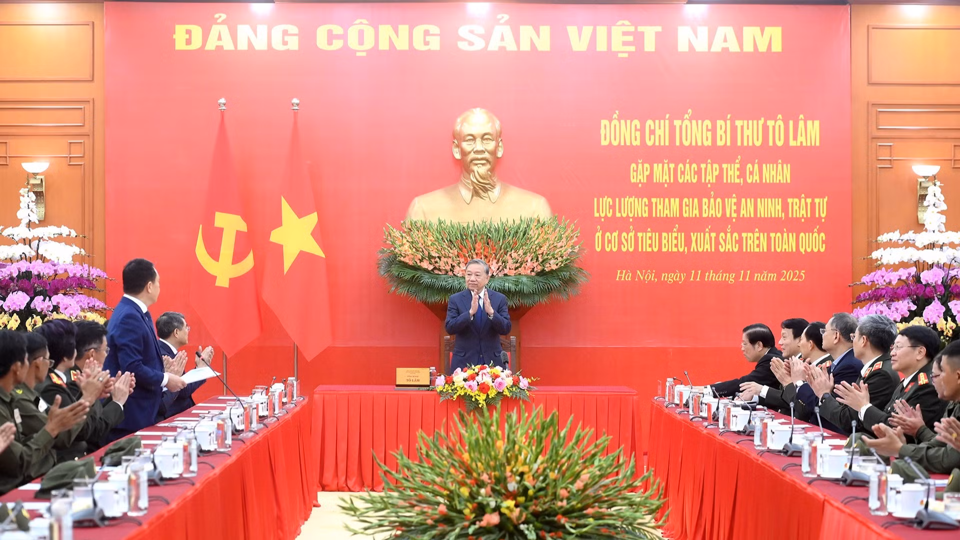 Tổng Bí thư Tô Lâm chủ trì gặp mặt tập thể, cá nhân điển hình của lực lượng tham gia bảo vệ an ninh, trật tự ở cơ sở. (Ảnh: ĐĂNG KHOA) 