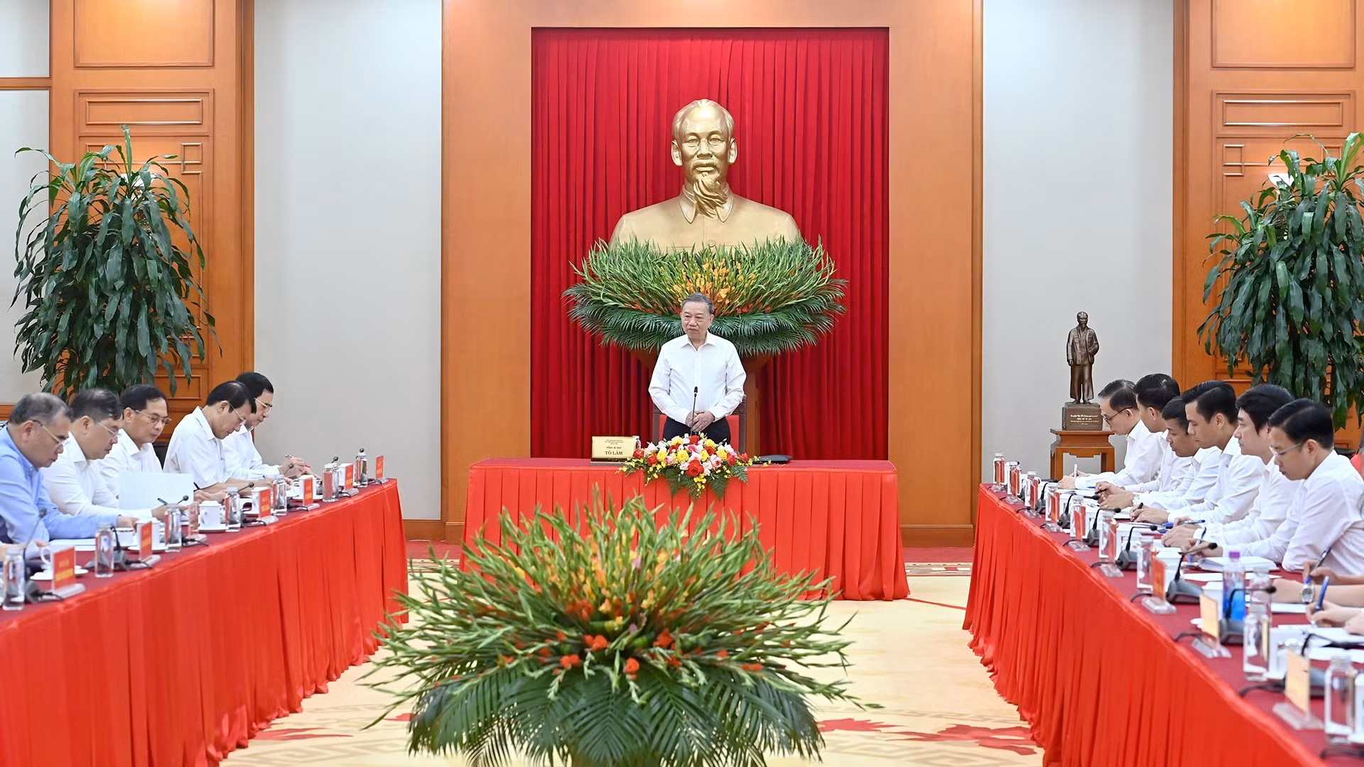 Tổng Bí thư Tô Lâm chủ trì làm việc với Ban Thường vụ Đảng ủy Bộ Ngoại giao về tình hình thế giới, khu vực và công tác đối ngoại.