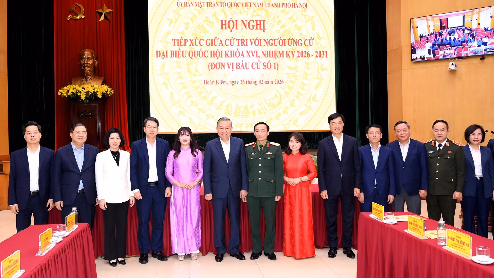 Tổng Bí thư Tô Lâm và các đại biểu dự Hội nghị tiếp xúc giữa cử tri với người ứng cử đại biểu Quốc hội khóa XVI, nhiệm kỳ 2026-2031, đơn vị bầu cử số 1, thành phố Hà Nội. (Ảnh: ĐĂNG KHOA)
