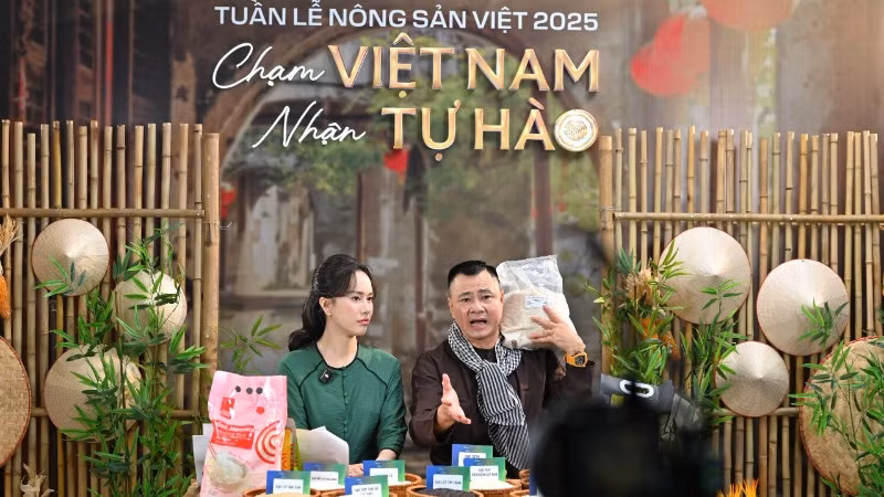 Gần 6 tấn gạo được "chốt đơn" trên nền tảng mạng xã hội tiktok sau 2 giờ livestream.