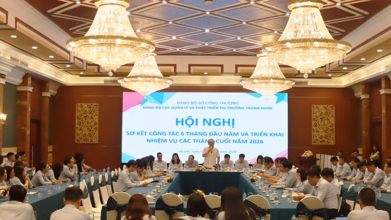 Quang cảnh hội nghị sơ kết công tác 6 tháng đầu năm và triển khai nhiệm vụ các tháng cuối năm 2026 do Cục Quản lý và Phát triển thị trường trong nước (Bộ Công thương) tổ chức ngày 3/7 tại Hà Nội.