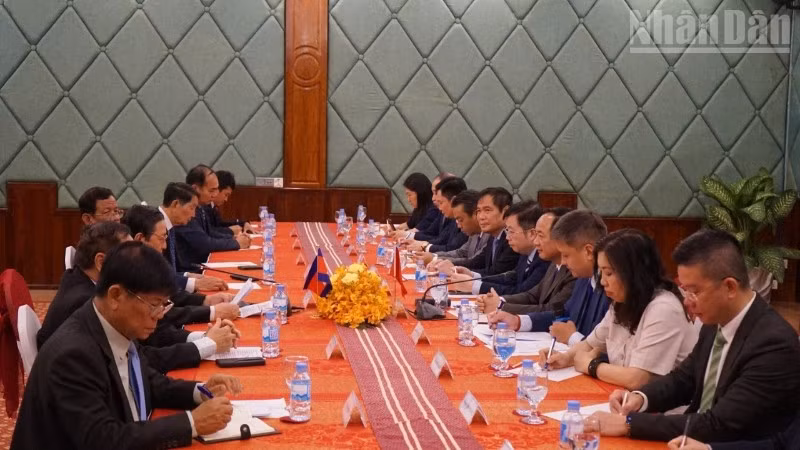 Toàn cảnh cuộc làm việc. (Ảnh: ĐINH TRƯỜNG)