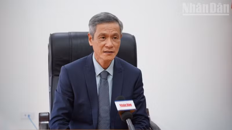 Đại sứ Việt Nam tại Campuchia Nguyễn Minh Vũ trả lời phỏng vấn của Báo Nhân Dân. (Ảnh: ĐINH TRƯỜNG)
