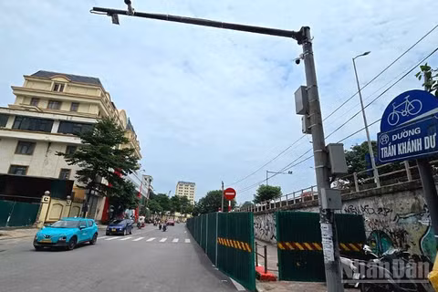Đoạn từ ngã ba Trần Khánh Dư-Trần Hưng Đạo đến Cửa khẩu Vân Đồn, tổ chức giao thông một chiều theo hướng từ ngã ba Trần Khánh Dư-Trần Hưng Đạo đi Cửa khẩu Vân Đồn; cấm phương tiện lưu thông theo chiều ngược lại.
